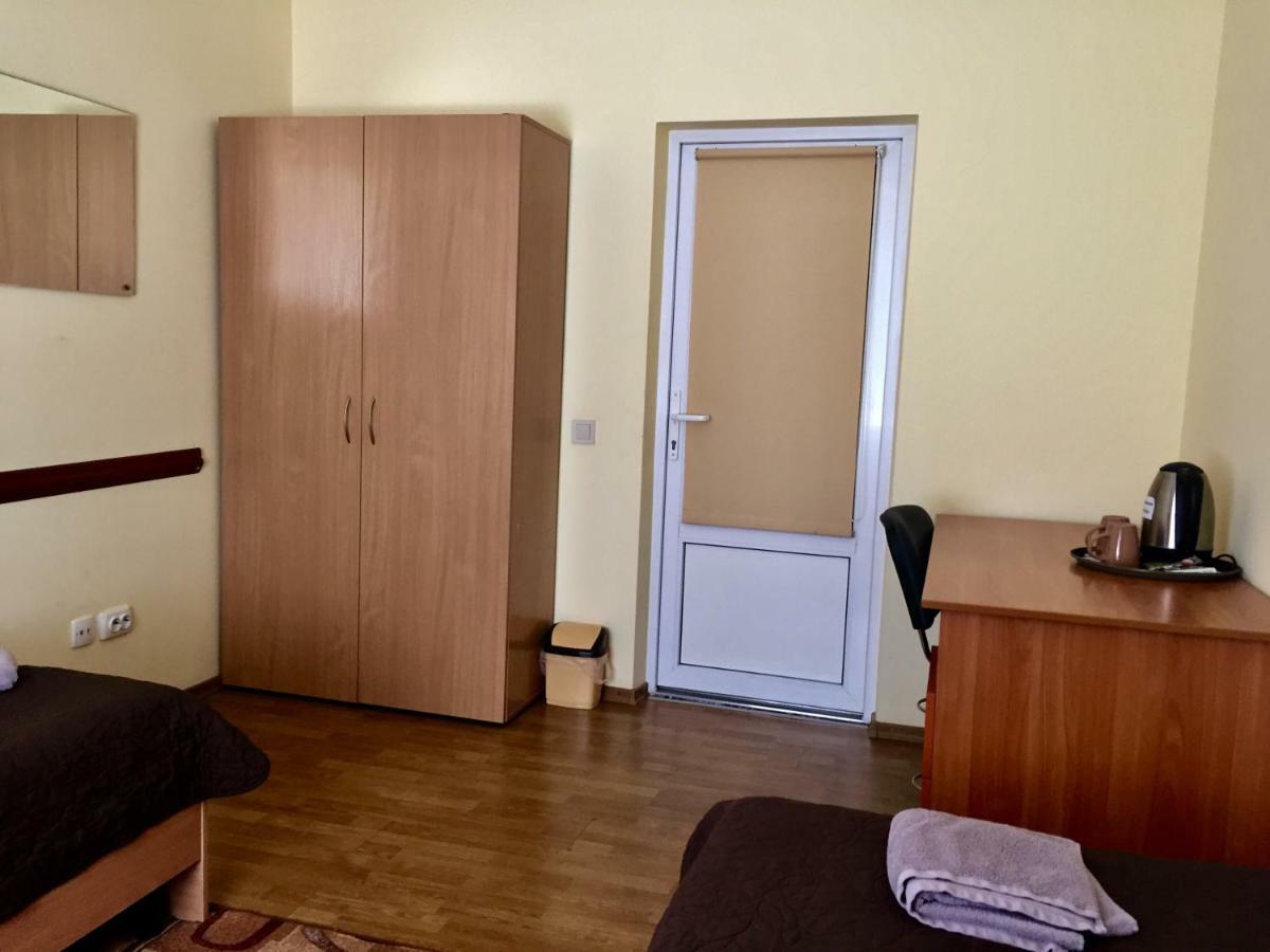 Отель Westend *